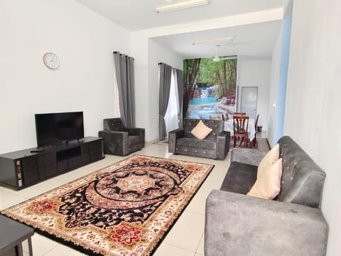 Communal lounge/ TV room, TV and multimedia, Living room, Seating area, Dining area, Evening entertainment