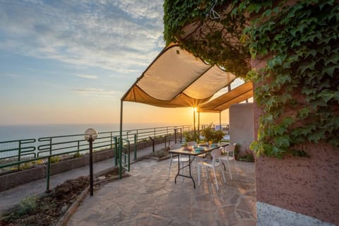 Patio, View (from property/room), Balcony/Terrace, Dining area, Sea view, Sunset