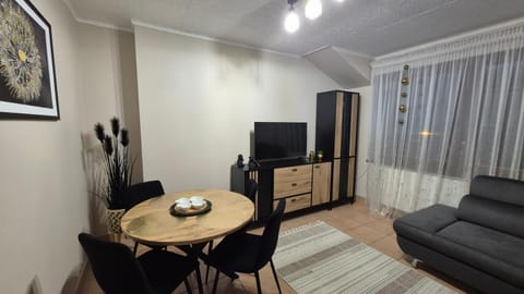 Communal lounge/ TV room, TV and multimedia, Living room, Seating area, Dining area, Evening entertainment