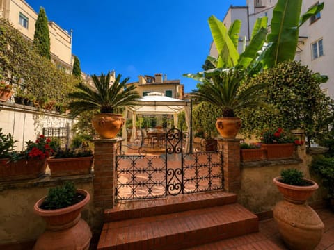 Property building, Spring, Day, Balcony/Terrace, Balcony/Terrace, Garden view