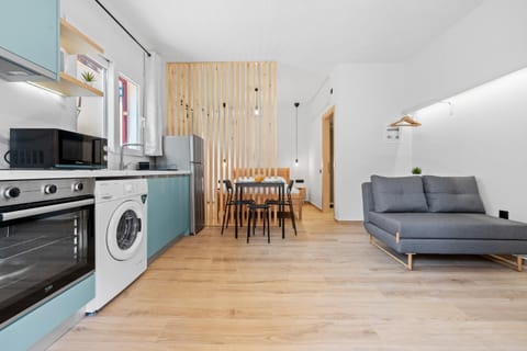 Kitchen or kitchenette, Seating area, Dining area