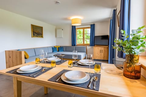 Graf Chiemo Suites - direkt am Chiemsee mit separatem Seezugang Apartment in Salzburgerland