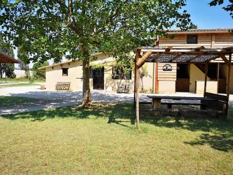 Gîte équestre en Provence aux pieds des Alpilles House in Graveson