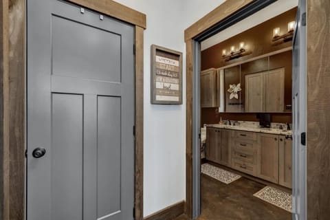 Kitchen or kitchenette, kitchen