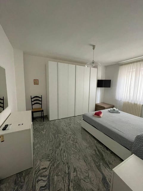 Bed, TV and multimedia, Bedroom, internet, air conditioner