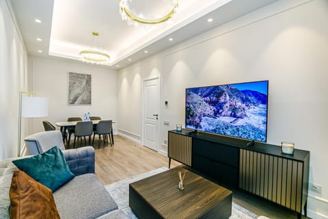 TV and multimedia, Living room, Seating area, internet