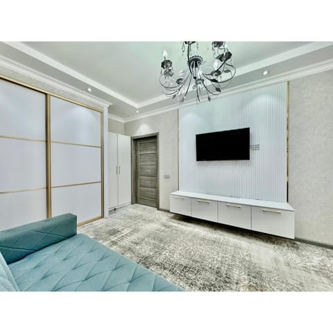Communal lounge/ TV room, TV and multimedia, Living room, Seating area, Evening entertainment