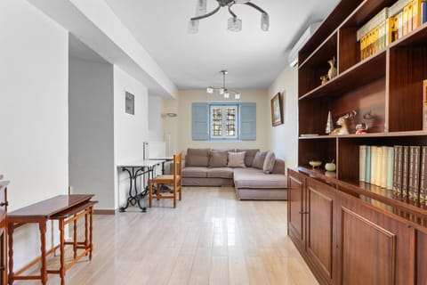 Library, Living room, Seating area