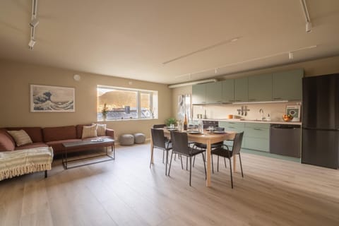 Kitchen or kitchenette, Living room, Seating area, Dining area, stove