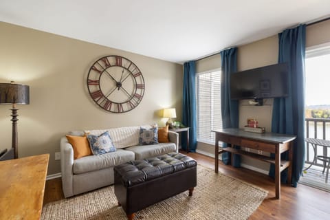 Downtown Nashville Riverfront Condo Apartment in East Nashville