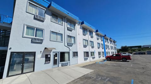 Property building, Facade/entrance, Parking