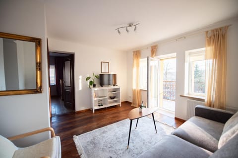 Communal lounge/ TV room, TV and multimedia, Living room, Seating area