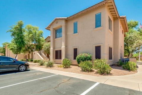Property building, Day, Neighbourhood, Street view, Parking