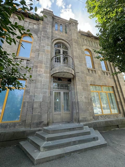 Property building, Facade/entrance, Day