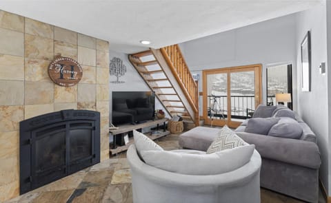 Hot Tub, Great Mountain Views, 3 Bedroom Plus Loft House in Steamboat Springs