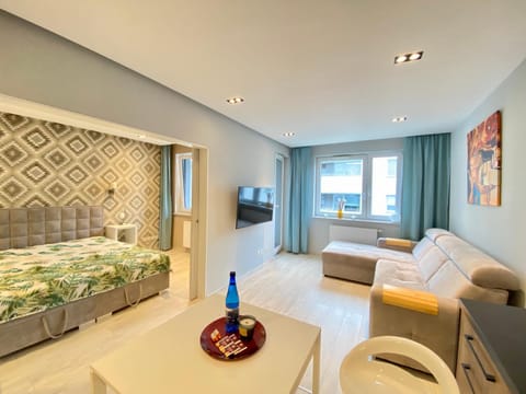 Communal lounge/ TV room, Bed, TV and multimedia, Photo of the whole room, Seating area