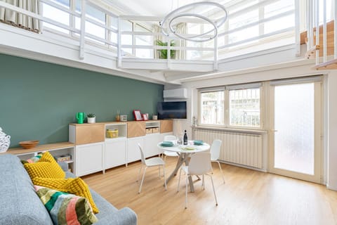 Game Room, TV and multimedia, Living room, Photo of the whole room, Seating area, Floor plan, Dining area, Entertainment, Meals, Breakfast, Dinner, Certificate/Award, heating, heating, internet, wardrobe, air conditioner, air conditioner