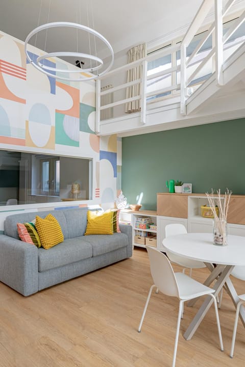 Bed, Decorative detail, Pets, Guests, Breakfast, Lunch, Dinner, children, young children, older children, Certificate/Award, heating, internet, wardrobe, air conditioner, air conditioner