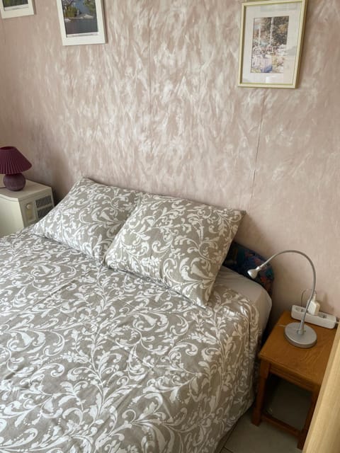 Studio White Chateau met parking en zonnig balkon Apartment in De Panne