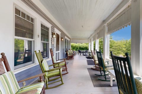 Avett House House in Lake Junaluska
