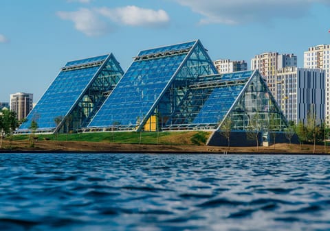 Property building, Nearby landmark, Day, Natural landscape, City view, Lake view, River view