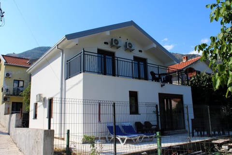 Villetta Monte - 3 minutes walk from the sea House in Kotor Municipality