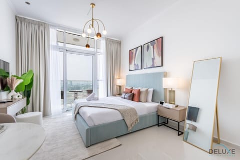 Bed, TV and multimedia, Seating area, Bedroom