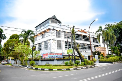 Property building, Day