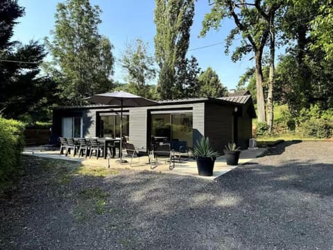 Property building, Garden, Dining area