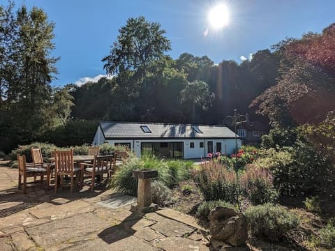 Property building, Spring, Day, Natural landscape, Garden, Garden view