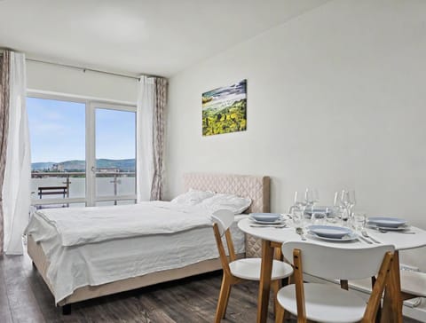 Bed, Seating area, Dining area, Bedroom, City view