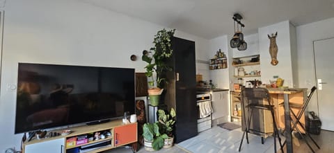 Communal lounge/ TV room, Kitchen or kitchenette