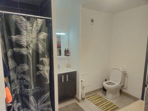 Shower, Toilet, Bathroom