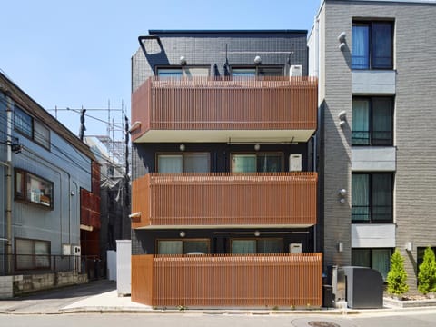 Property building, Day, Balcony/Terrace