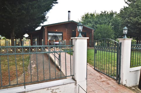Property building, Day, Garden, Garden view
