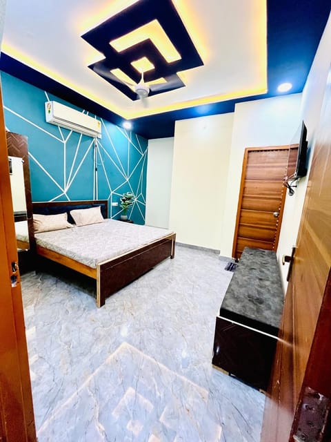 Bed, TV and multimedia, Photo of the whole room, Bedroom, wardrobe