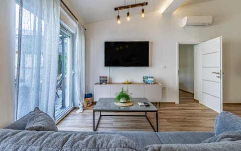 Living room, internet, internet