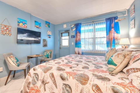 Tropic Terrace Suite #11 - Beachfront Resort Resort in Treasure Island
