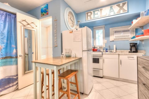 Tropic Terrace Suite #11 - Beachfront Resort Resort in Treasure Island