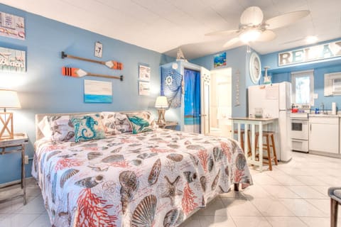 Tropic Terrace Suite #11 - Beachfront Resort Resort in Treasure Island