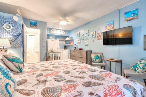 Tropic Terrace Suite #11 - Beachfront Resort Resort in Treasure Island