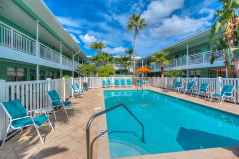 Tropic Terrace Suite #12 - Beachfront Resort Resort in Treasure Island