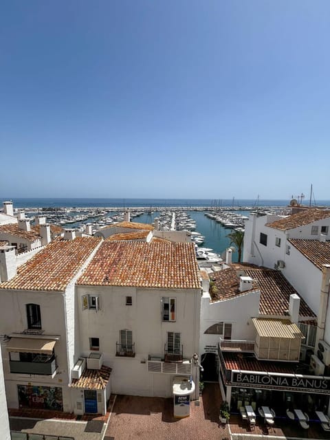 MARBELLA HOME RENTALS - Puerto Banus with Seaviews, 1BR apartment Apartment in Marbella