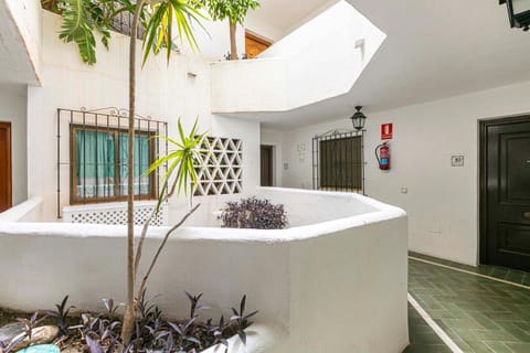 MARBELLA HOME RENTALS - Puerto Banus with Seaviews, 1BR apartment Apartment in Marbella