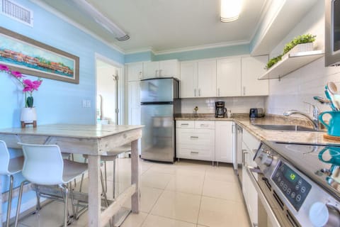 Tropic Terrace Suite #40 - Beachfront Resort Resort in Treasure Island