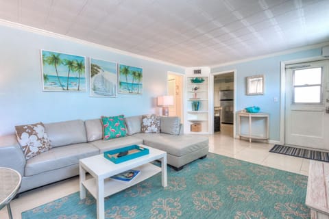 Tropic Terrace Suite #40 - Beachfront Resort Resort in Treasure Island
