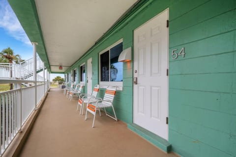 Tropic Terrace Suite #54 - Beachfront Resort Resort in Treasure Island