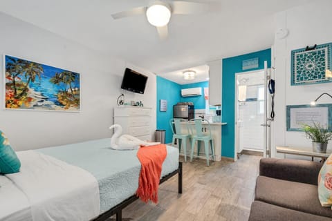 Tropic Terrace Suite #54 - Beachfront Resort Resort in Treasure Island