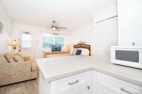 Tropic Terrace Suite #50 - Beachfront Resort Resort in Treasure Island