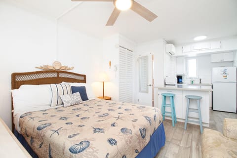 Tropic Terrace Suite #50 - Beachfront Resort Resort in Treasure Island